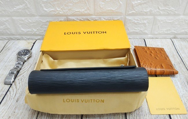 Ví cầm tay nam Louis Vuitton